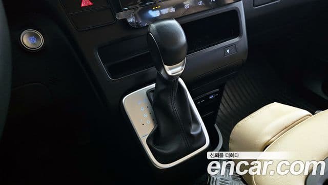 Hyundai Staria 2021 — ფოტო 9/20