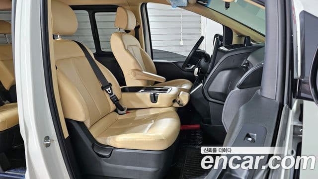 Hyundai Staria 2021 — ფოტო 11/20