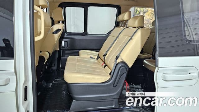 Hyundai Staria 2021 — ფოტო 14/20