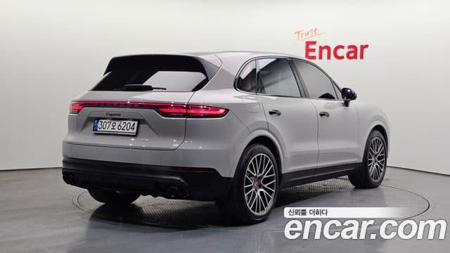Porsche Cayenne 2023 — Photo 17/20