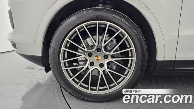 Porsche Cayenne 2023 — Photo 12/20