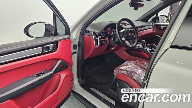 Porsche Cayenne 2023 — Photo 18/20