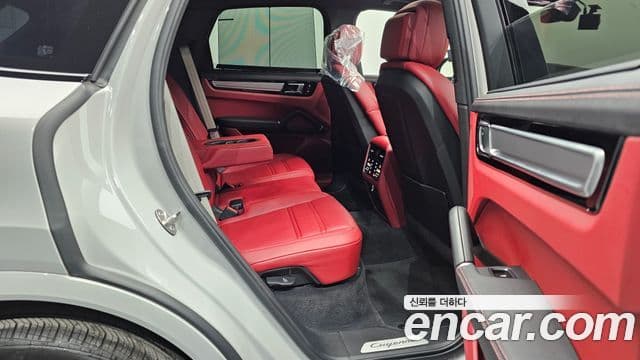Porsche Cayenne 2023 — Photo 19/20