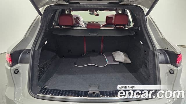 Porsche Cayenne 2023 — Photo 9/20