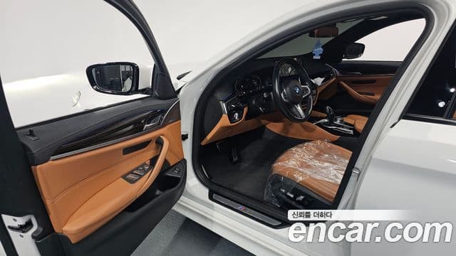 BMW 5 Series 2021 — Şəkil 9/20