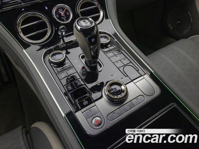 Bentley Continental GT 2025 — Фото 14/19