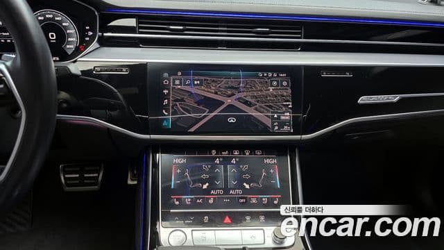 Audi A8 2020 — Фото 15/20