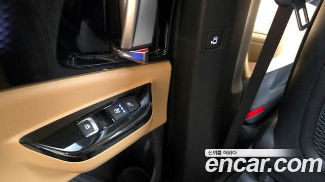 Kia Carnival 2022 — ფოტო 19/20