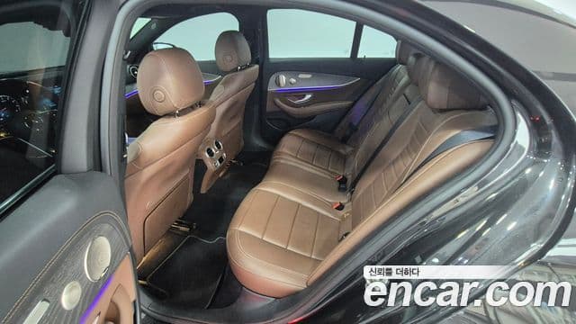 Mercedes-Benz E-Class 2022 — Şəkil 9/17