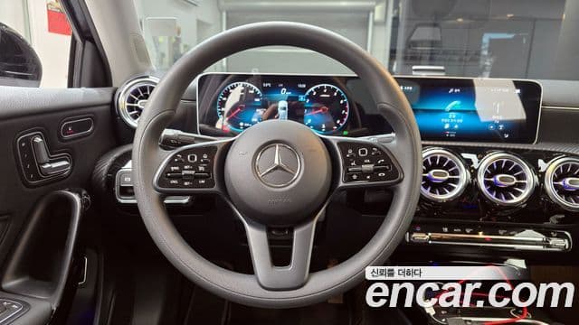 Mercedes-Benz A-Class 2020 — Şəkil 13/20