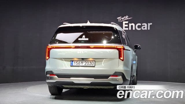 Kia Carnival 2023 — ფოტო 4/20