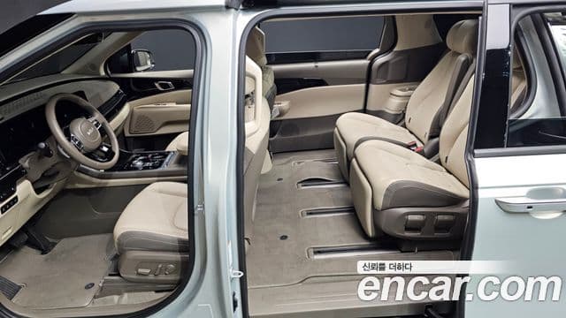 Kia Carnival 2023 — ფოტო 10/20