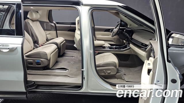 Kia Carnival 2023 — ფოტო 11/20