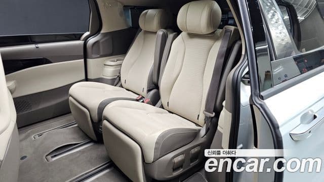 Kia Carnival 2023 — ფოტო 12/20