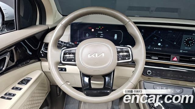 Kia Carnival 2023 — ფოტო 13/20