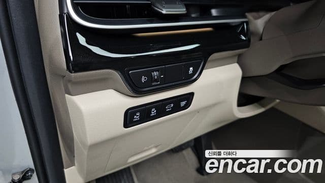 Kia Carnival 2023 — ფოტო 16/20