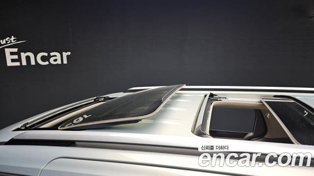 Kia Carnival 2023 — ფოტო 17/20