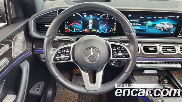 Mercedes-Benz GLE-Class 2021 — ფოტო 13/20