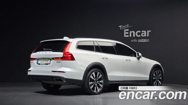 Volvo V60 Cross Country 2021 — Şəkil 18/20