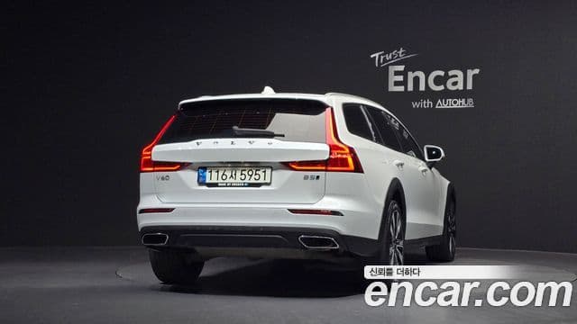 Volvo V60 Cross Country 2021 — Şəkil 11/20