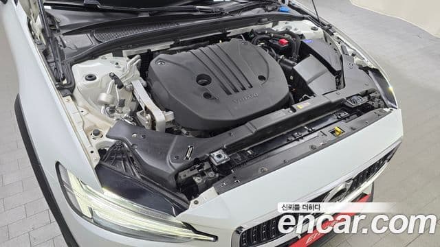 Volvo V60 Cross Country 2021 — Şəkil 1/20