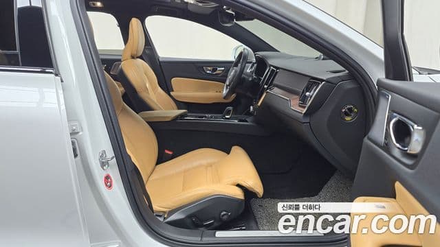 Volvo V60 Cross Country 2021 — Şəkil 8/20