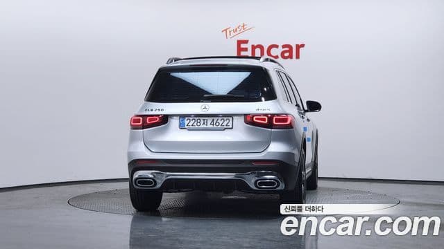Mercedes-Benz GLB-Class 2023 — ფოტო 4/20