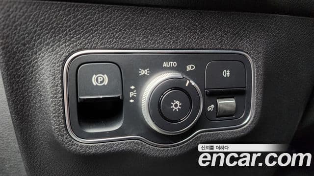 Mercedes-Benz GLB-Class 2023 — ფოტო 14/20