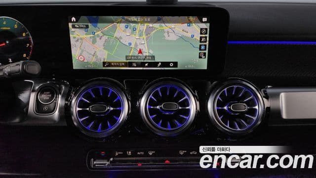 Mercedes-Benz GLB-Class 2023 — ფოტო 16/20