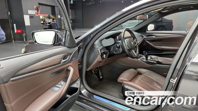 BMW 5 Series 2021 — Şəkil 11/20