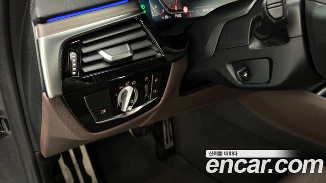 BMW 5 Series 2021 — Şəkil 16/20
