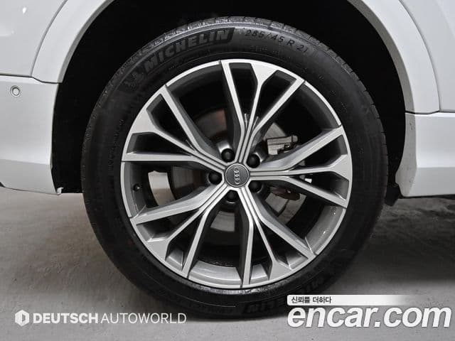 Audi Q8 2020 — Photo 6/20