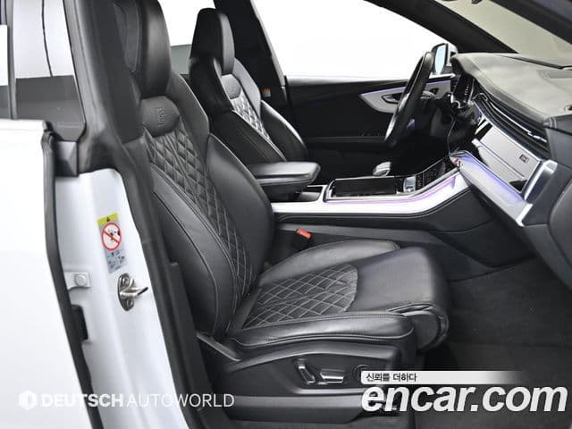 Audi Q8 2020 — Photo 8/20
