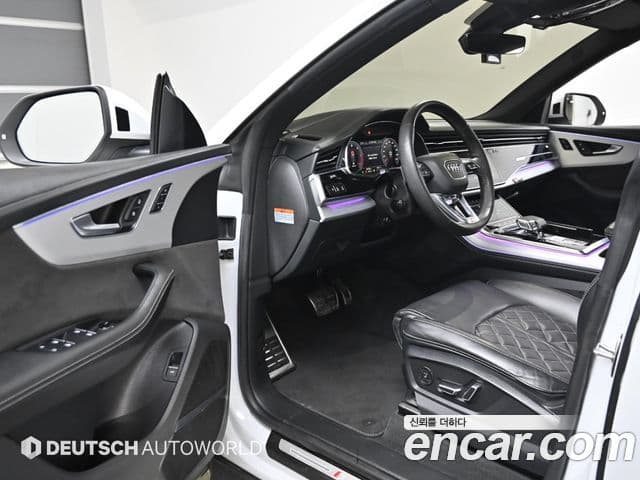 Audi Q8 2020 — Photo 17/20