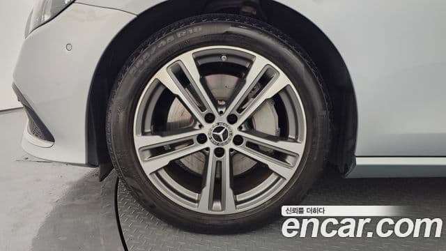 Mercedes-Benz E-Class 2021 — фото 5 из 20