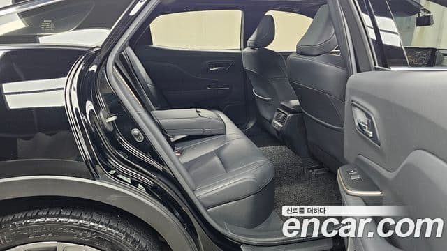 Toyota Crown Crossover 2023 — ფოტო 12/20