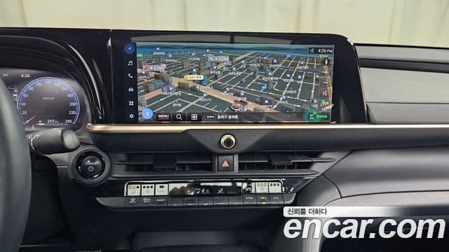 Toyota Crown Crossover 2023 — ფოტო 15/20