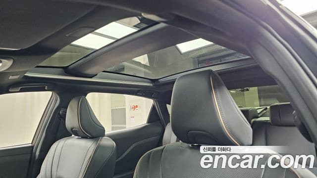 Toyota Crown Crossover 2023 — ფოტო 19/20