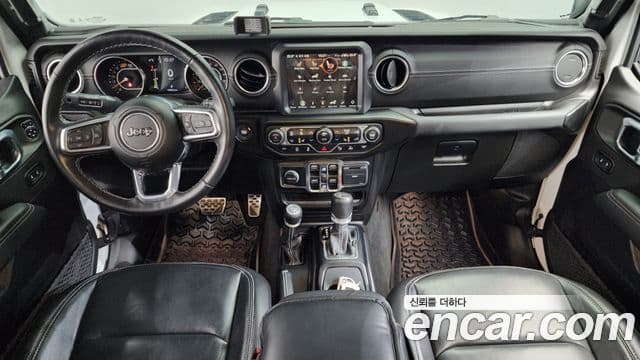 Jeep Wrangler 2023 — Şəkil 7/20