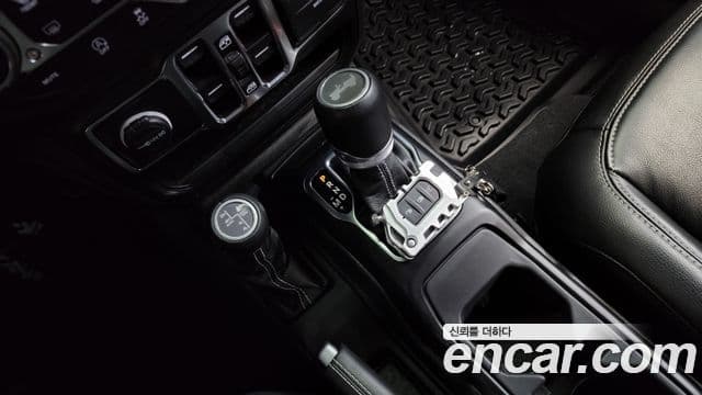 Jeep Wrangler 2023 — Şəkil 9/20