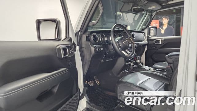 Jeep Wrangler 2023 — Şəkil 10/20