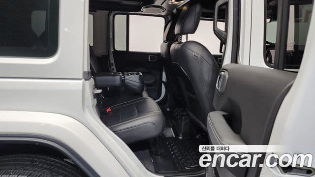 Jeep Wrangler 2023 — Şəkil 12/20