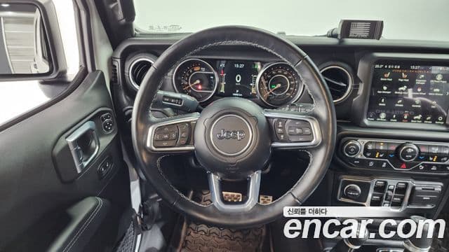 Jeep Wrangler 2023 — фото 13 из 20