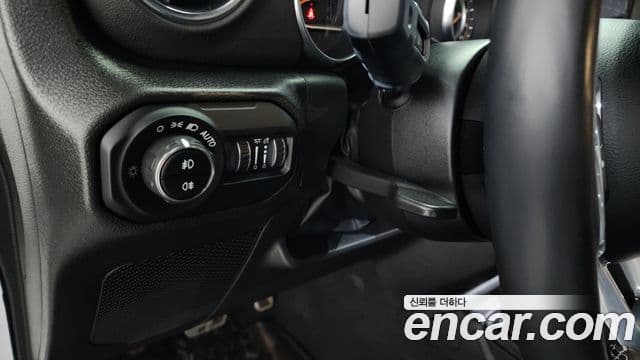 Jeep Wrangler 2023 — фото 14 из 20