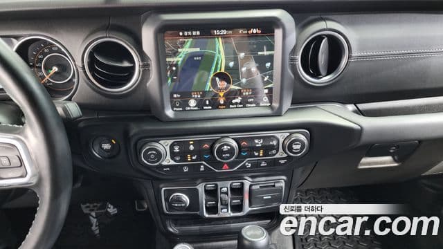 Jeep Wrangler 2023 — Şəkil 15/20