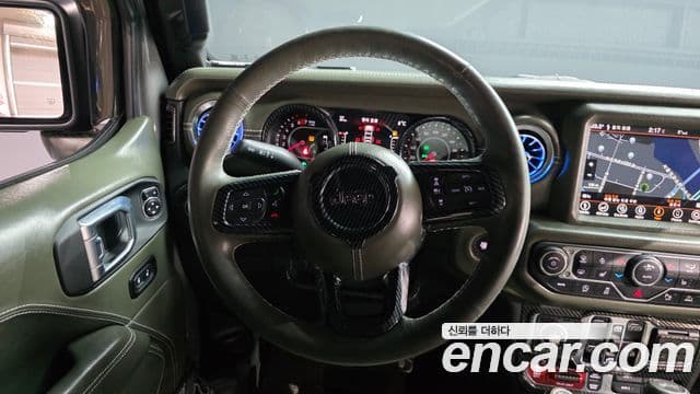 Jeep Wrangler 2022 — ფოტო 13/20