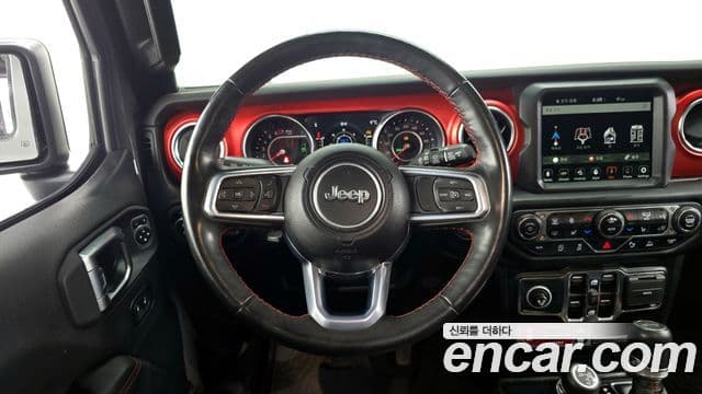 Jeep Wrangler 2021 — ფოტო 13/20