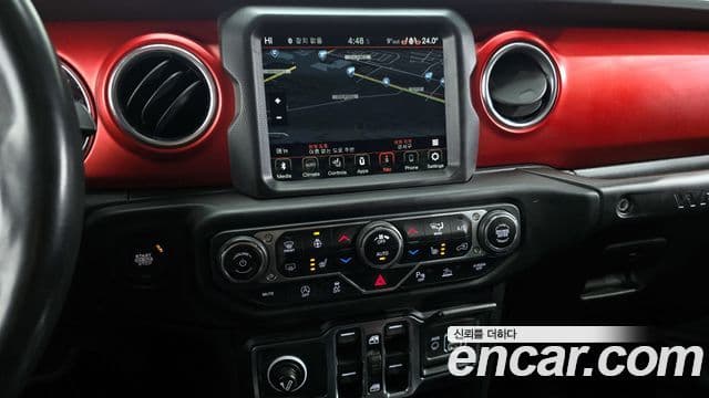 Jeep Wrangler 2021 — ფოტო 14/20