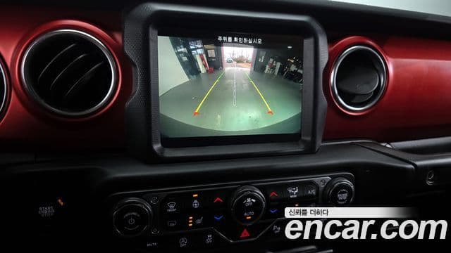 Jeep Wrangler 2021 — ფოტო 15/20
