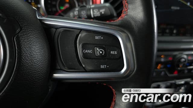 Jeep Wrangler 2021 — ფოტო 16/20